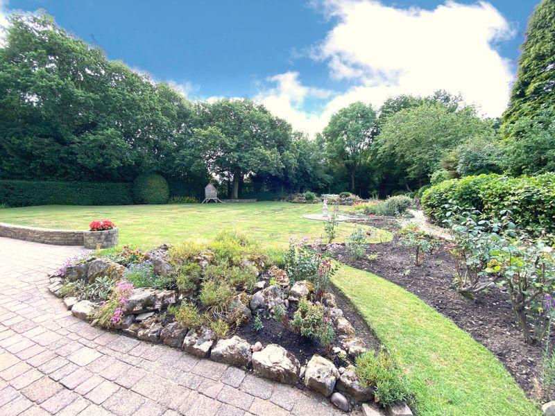 Woodlands Avenue, Walsall, WS5 3LN 5 bed detached house £1,175,000