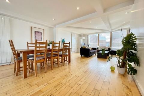 3 bedroom penthouse to rent, Magdalen Street, SE1