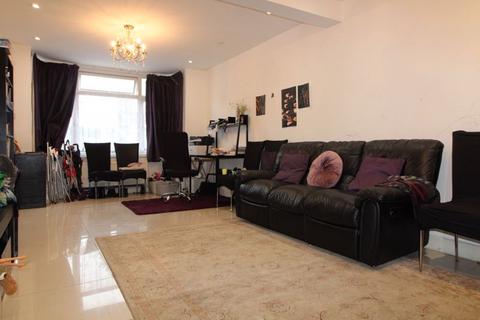 4 bedroom terraced house for sale, Connaught Road, Luton