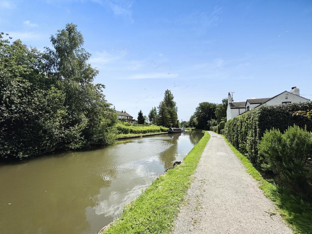 Canalside Cottages, Chester Road, Runcorn, WA7 3 bed terraced house for