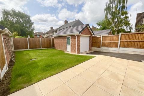 3 bedroom detached house for sale - 81 Palmers Green, Hartshill