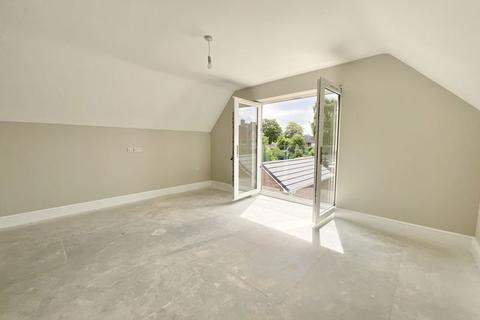 3 bedroom bungalow for sale - 79 Palmers Green, Hartshill