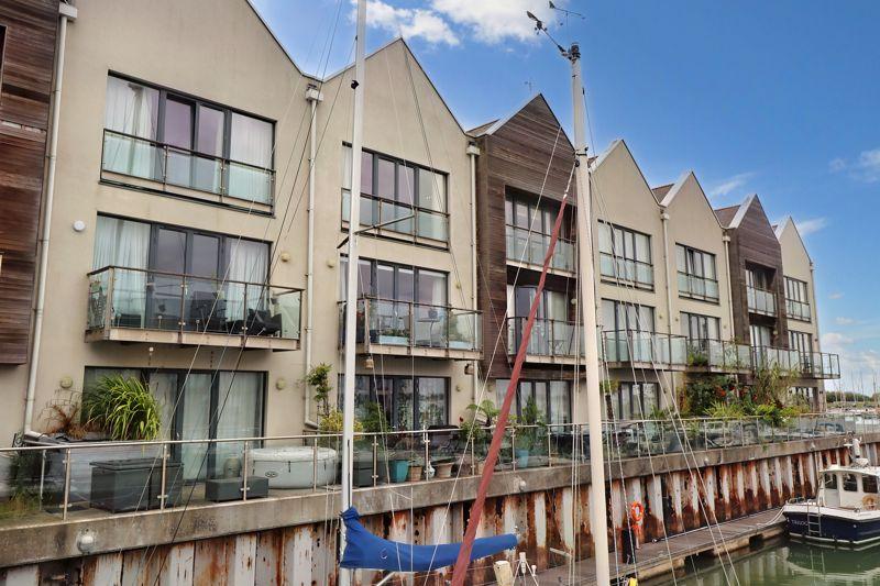Waterside Marina, Brightlingsea, CO7 4 bed house for sale £475,000