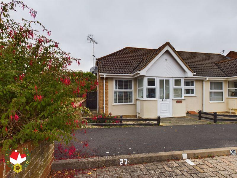 Lloyd Baker Court, Hardwicke, Gloucester 2 bed bungalow for sale £235,000