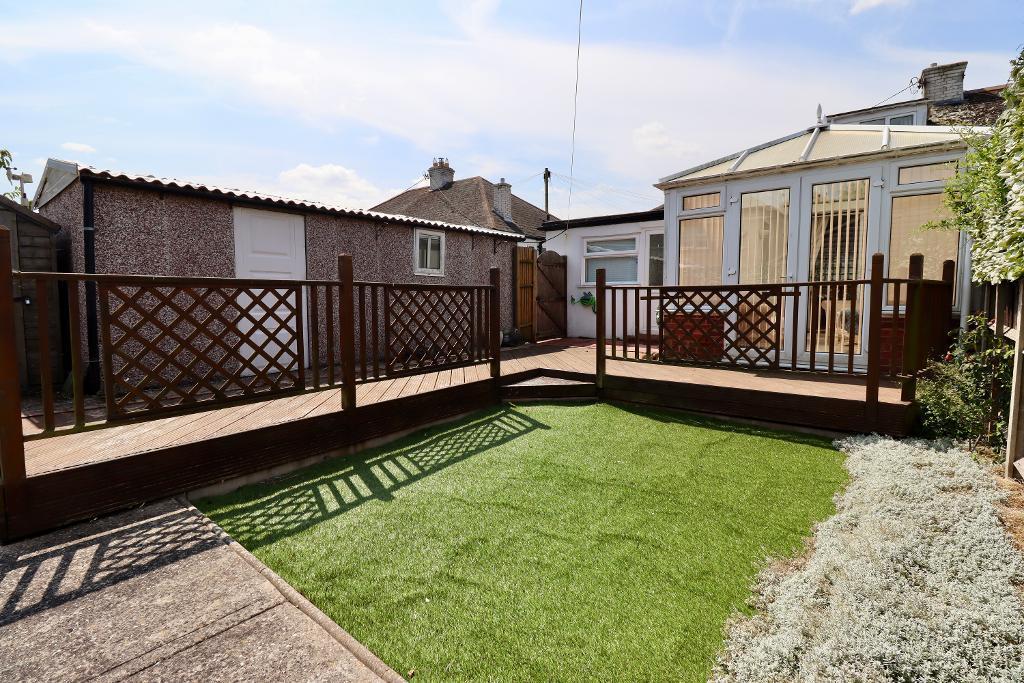 St Richards Road, Deal, Kent, CT14 9LD 3 bed semidetached house for