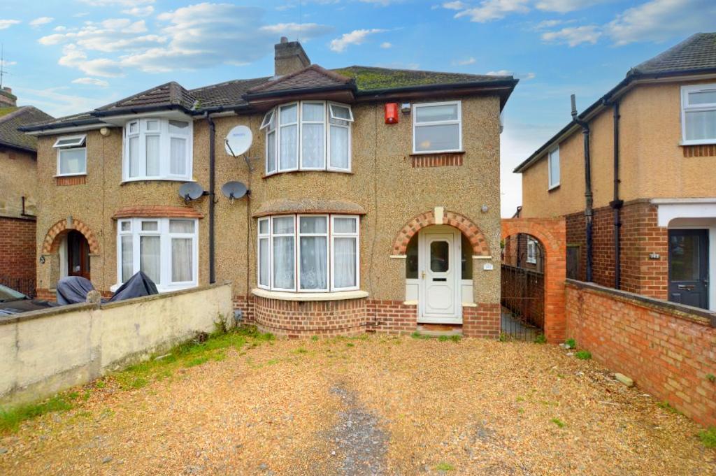 Westmorland Avenue, Leagrave, Luton, Bedfordshire, LU3 2PT 3 bed semi