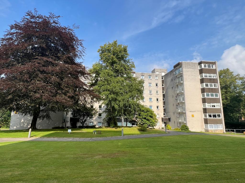 Norwood Park, Bearsden, G61 2RZ 3 bed flat for sale £249,999