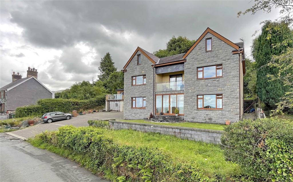 Braich Talog, Tregarth, Bangor, Gwynedd, LL57 5 bed detached house for