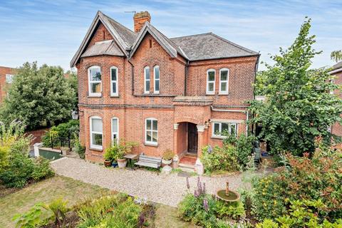 Gainsborough Lodge Bishops Hill, Ipswich, IP3 8EJ