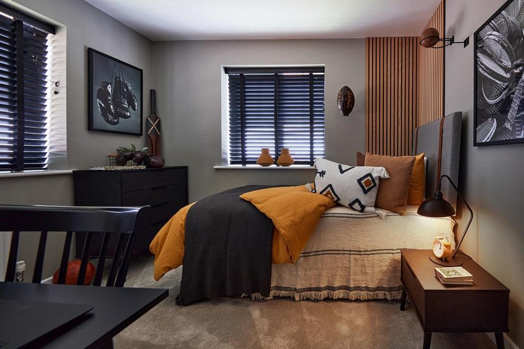 Ample wall space for freestanding or fitted...