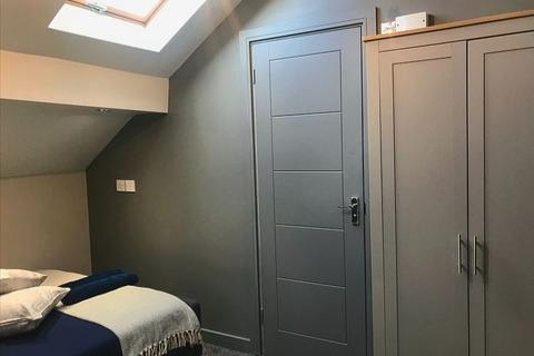 undefined, Room 5