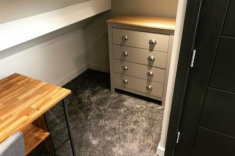 undefined, Room 5