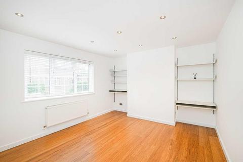 1 bedroom apartment to rent, Lyndhurst Court Churchfields, London