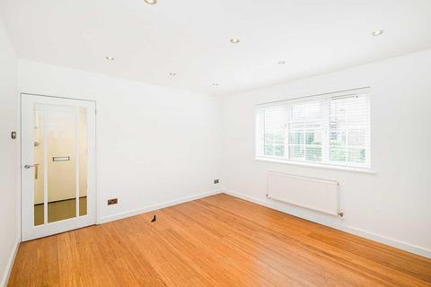 1 bedroom apartment to rent, Lyndhurst Court Churchfields, London