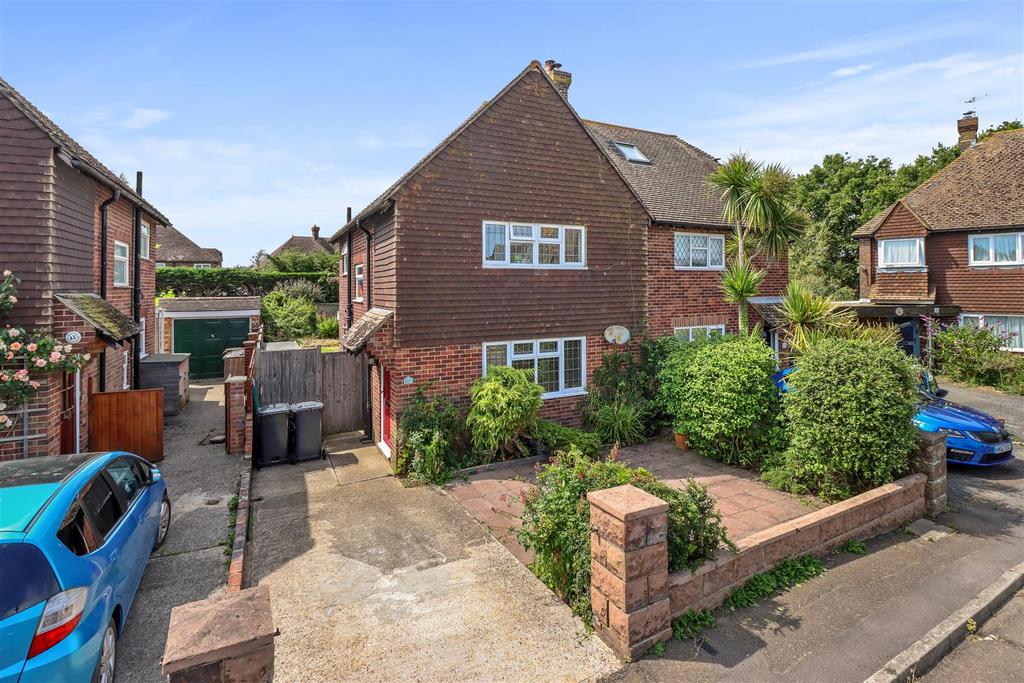 Lansdowne Crescent, Hailsham 3 bed semidetached house £275,000