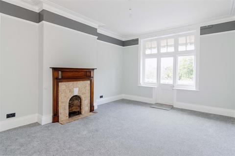 77a Beach Road, Littlehampton, BN17 5JH