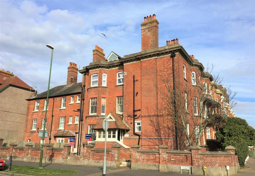 Mill Lane, Littlehampton 2 bed flat £950 pcm (£219 pw)