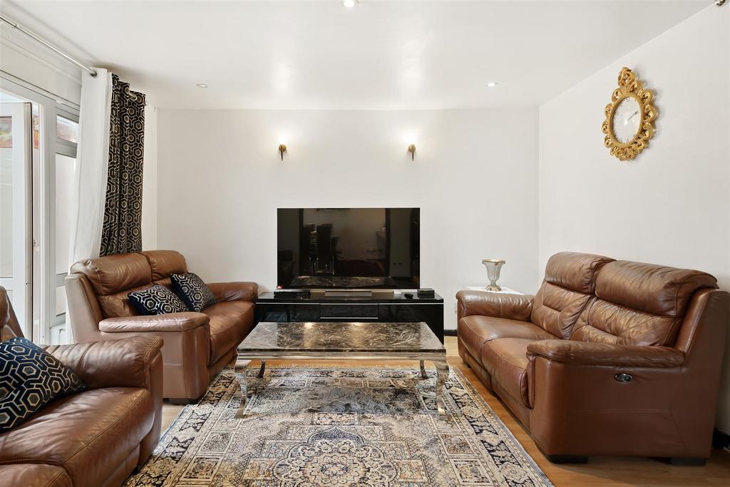 Lounge 1.jpg