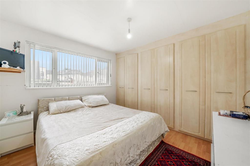 Bedroom 1.jpg