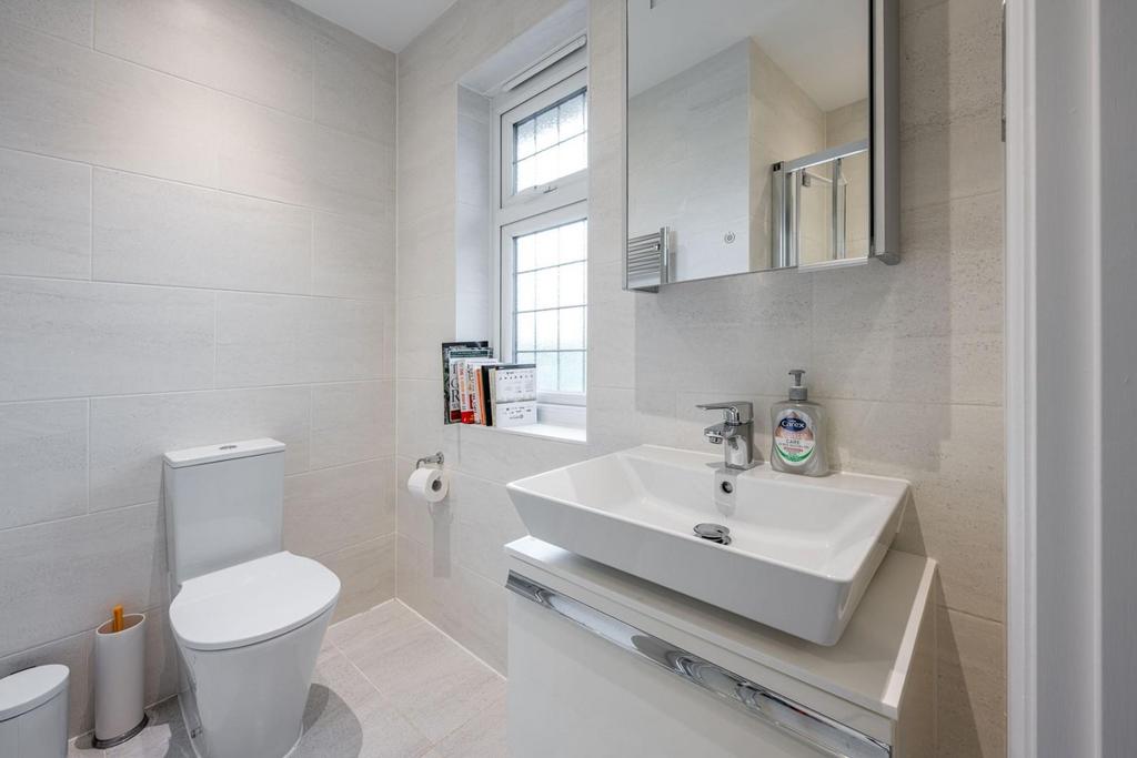 En-Suite 2