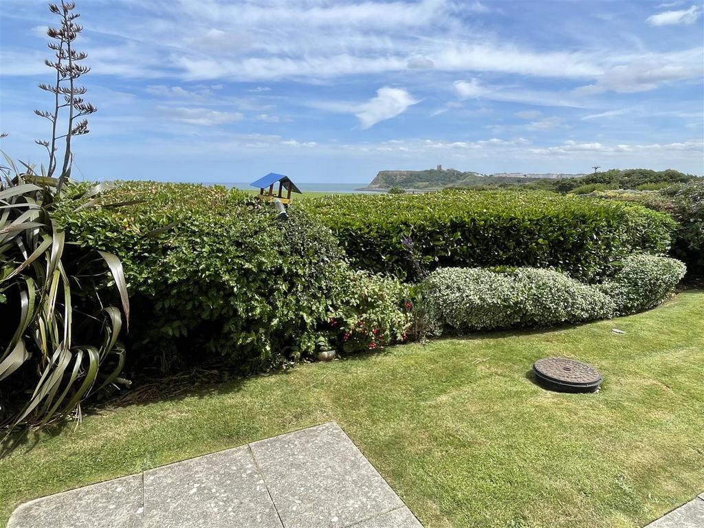 Green Howards Drive, Scarborough 2 bed apartment £750 pcm (£173 pw)
