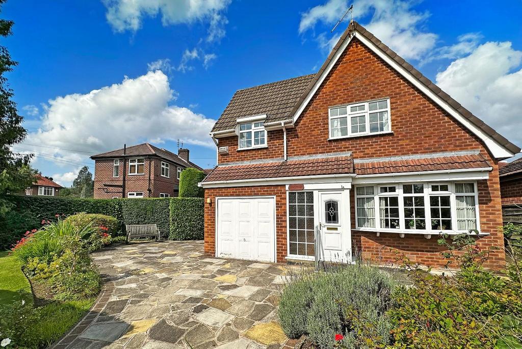 High Elm Road, Hale Barns 3 bed detached house for sale £600,000