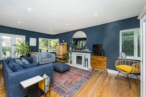 61 Surrenden Crescent, Brighton, BN1 6WE