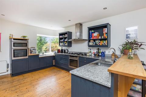 61 Surrenden Crescent, Brighton, BN1 6WE