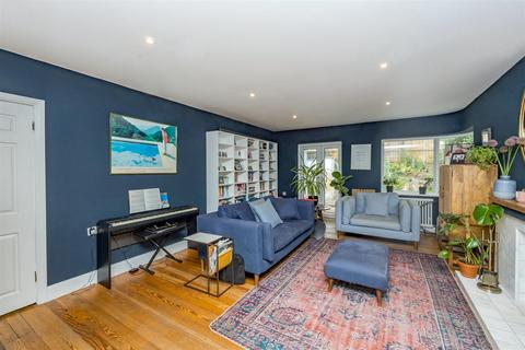 61 Surrenden Crescent, Brighton, BN1 6WE