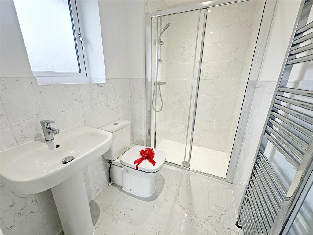 En Suite to Master Bedroom