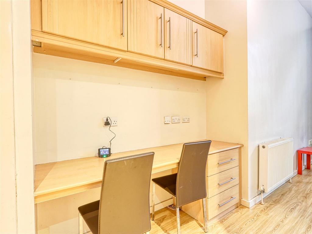 Breakfast bar / office area