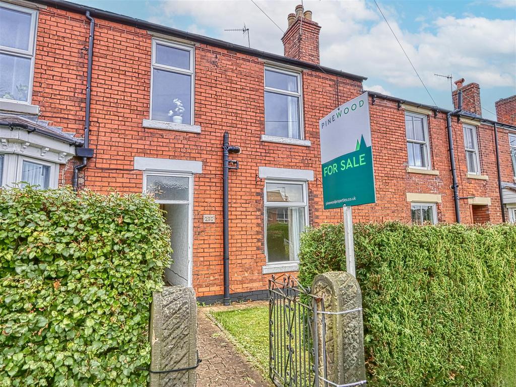 Old Hall Road, Chesterfield S40 2 bed terraced house for sale £192,500
