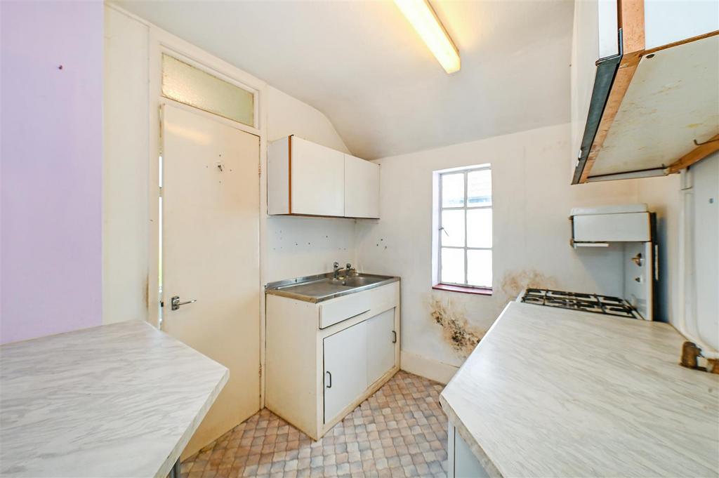Essex Road, Bognor Regis 1 bed apartment £110,000