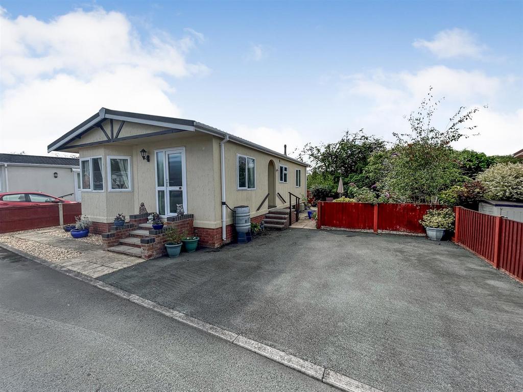 Brookside Caravan Park, Kinnerley 2 bed park home £125,000
