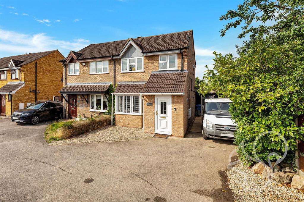 Carsons Drive, Great Cornard 3 bed semidetached house for sale £300,000