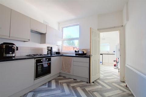 12 Austen Avenue, Nottingham, NG7 6PE