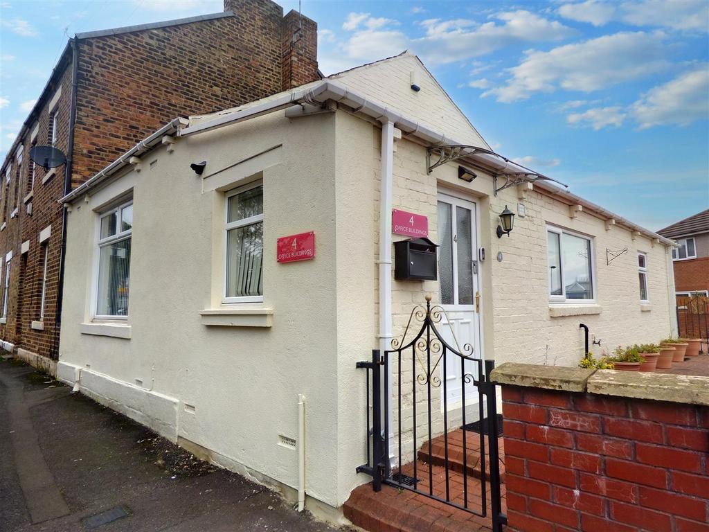 Billy Mill Avenue, North Shields 2 bed bungalow £800 pcm (£185 pw)