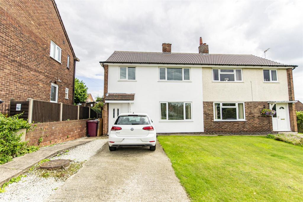 Carr Vale Road, Bolsover, Chesterfield 3 bed semidetached house for