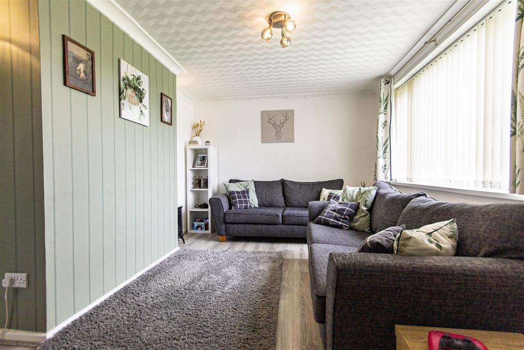 Carr Vale Road, Bolsover, Chesterfield 3 bed semidetached house for
