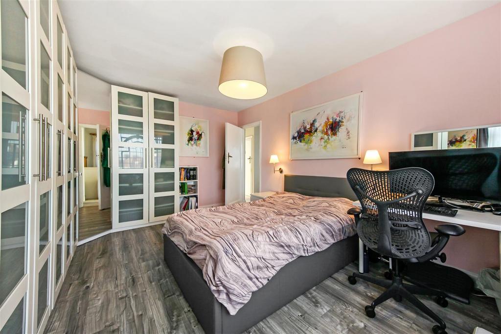 10 The Crescent - Ejd IKb Vo2 MWb AUK7 DOue.jpg