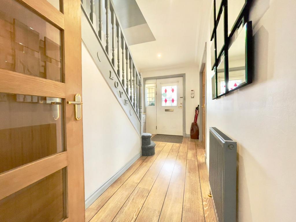 6 Seafar Drive, Fife, Kelty, KY4 4 bed detached house £380,000