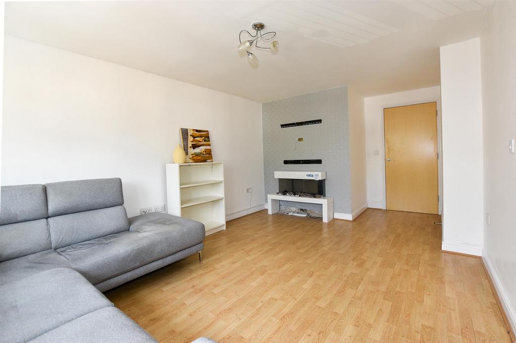 Sapphire House, Coral Park, Maidstone 2 bed flat - £185,000