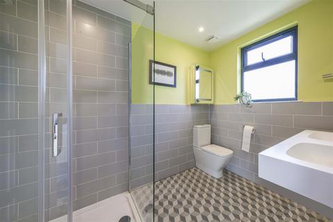 4 bedroom semi-detached house for sale - Clonmel Road, Teddington