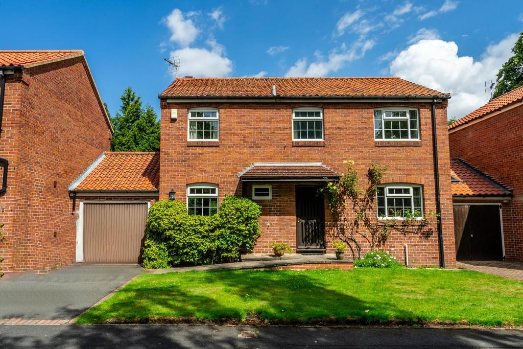 St. Edwards Close, Dringhouses, York 4 bed link detached house for sale