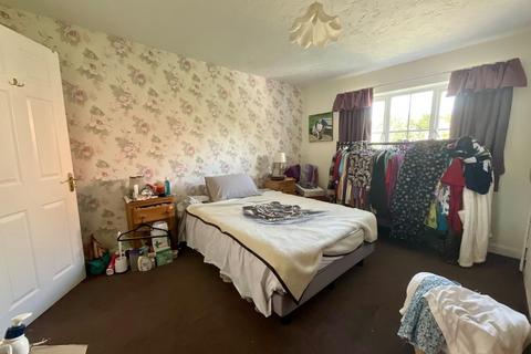 8 Wake Way, Grange Park, Northampton, NN4 5BF