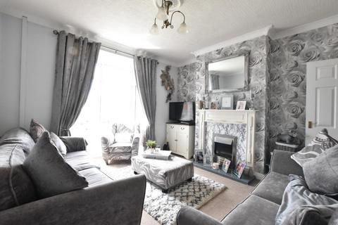 3 bedroom semi-detached house for sale - Queensway, Scunthorpe