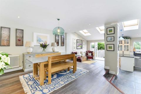 24 Bray Road, Guildford, GU2 7LJ
