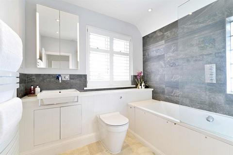 24 Bray Road, Guildford, GU2 7LJ