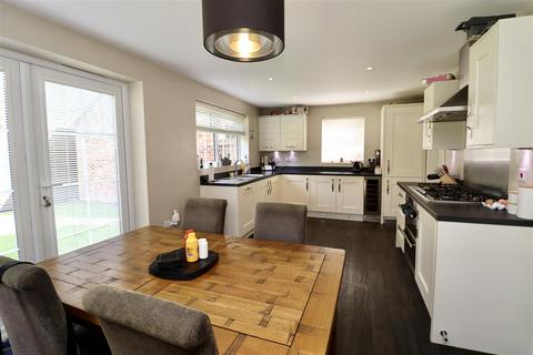 7 Carpenter Close, Market Weighton, York, YO43 3FL