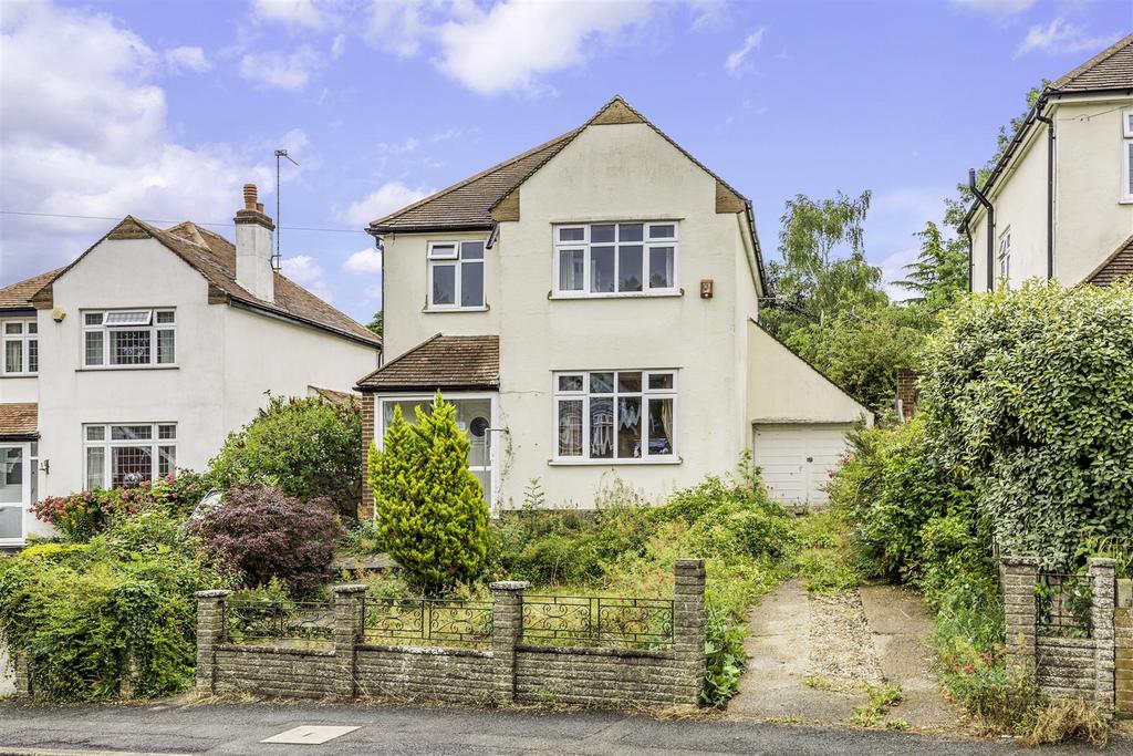 Ashurst Road, Tadworth 3 bed detached house for sale £595,000
